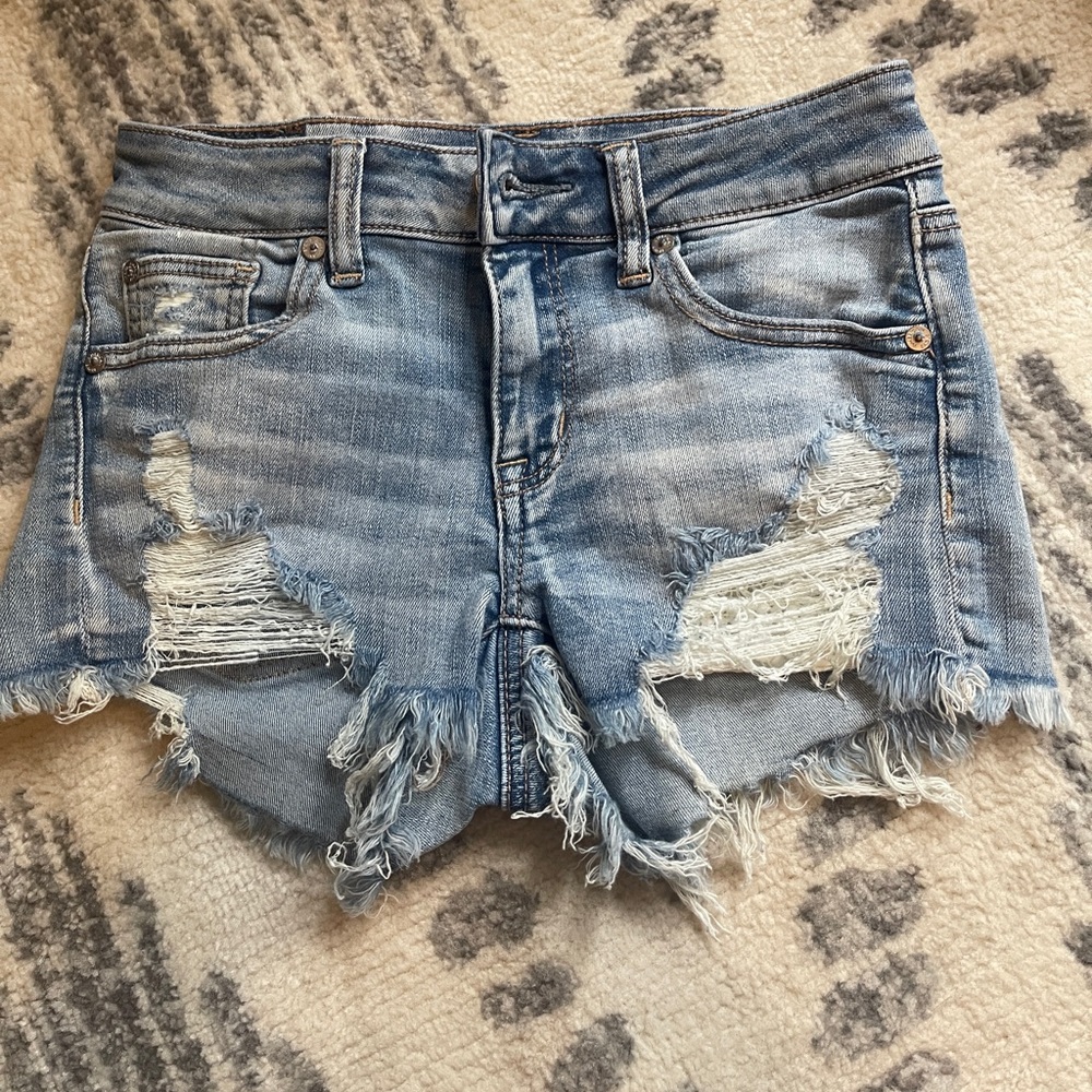 American Eagle - distressed denim shorts - size 0